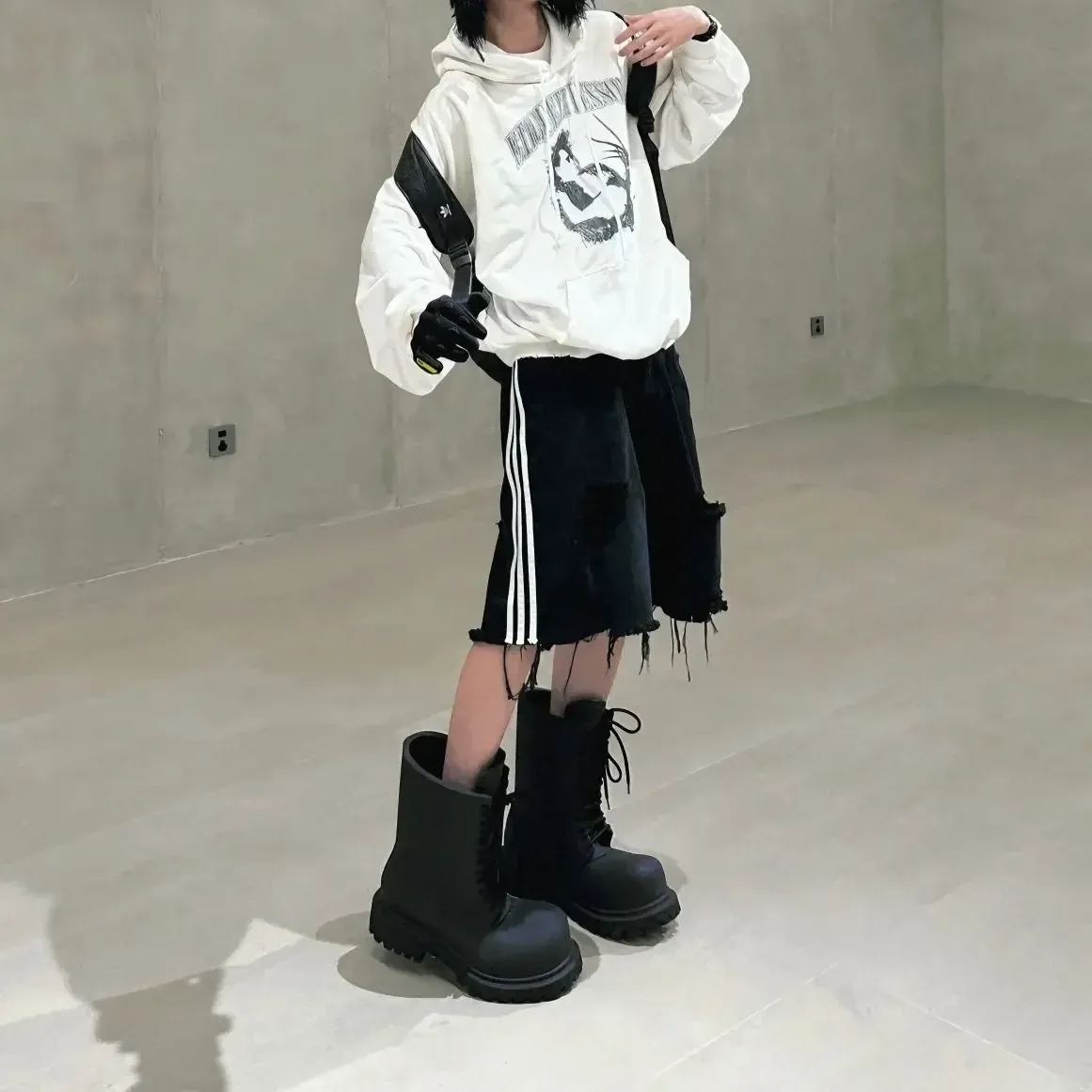 Black Hip-hop Hole Beggar Jeans Shorts Men's American Street Washed Old Loose Five-part Pants Streetwear Men Y2k Clothes Pants